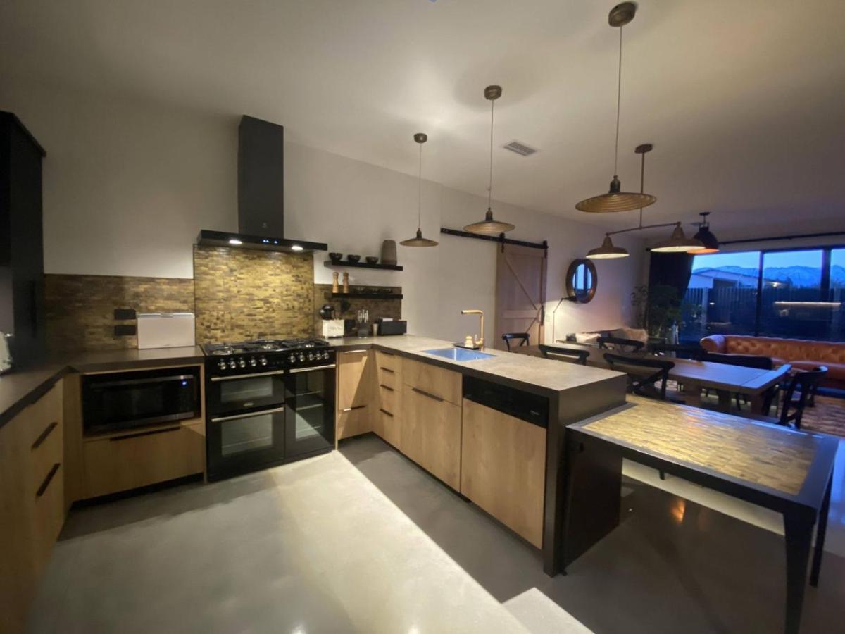 Black Stilt Retreat, Stunning Luxury Property Twizel Exterior foto
